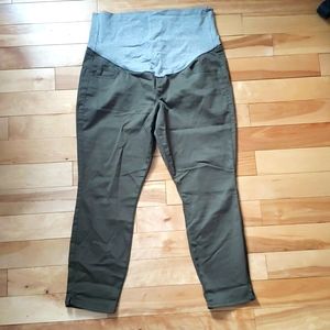 Thyme maternity Ankle pants olive